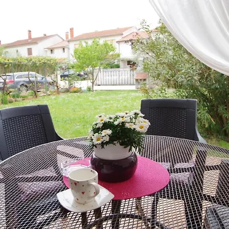 Lägenhet Geraeumige In Mit Gemeinsamem Garten *